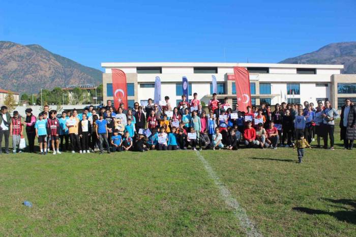 Köyceğiz’de Atatürk Koşusuna Yunus Emre Ortaokulu Damga Vurdu