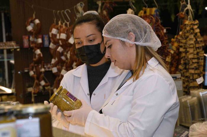 Kuşadası Belediyesi Yılbaşı Öncesinde Hijyen Denetimlerini Sıklaştırdı