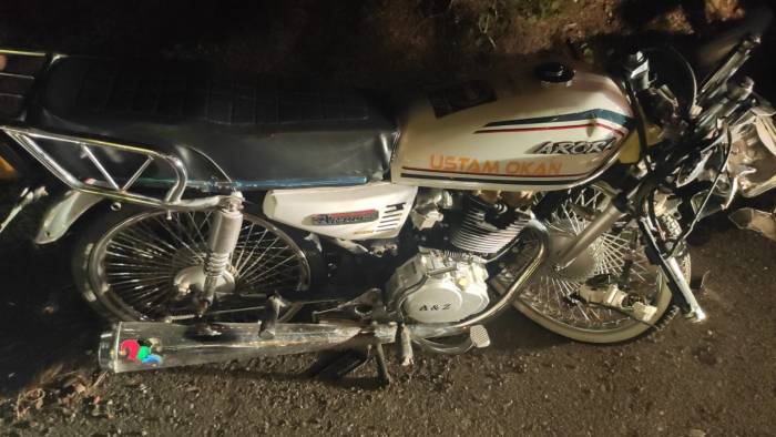 Motosiklet Kamyonete Çarptı: 1 Ağır Yaralı