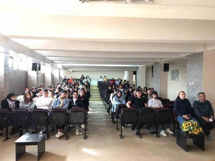 Nafad Yüzlerce Gence Afet Farkındalık Eğitimi Veriyor