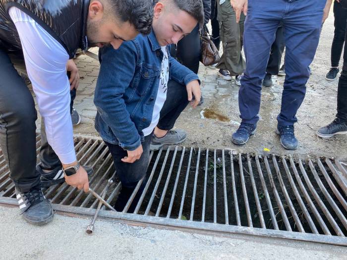 Bacağı Mazgala Sıkışan Genci İtfaiye Ekipleri Kurtardı