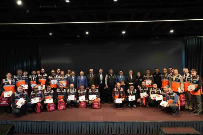 Din Görevlisi Ve Sağlık Çalışanından Oluşan 375 Kişi Destek Afad Gönüllüsü Oldu