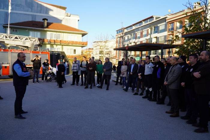 Altınova’da Deprem Ve Yangın Tatbikatı Gerçeği Aratmadı