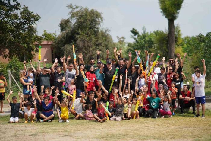‘Ogün Abi Derneği’ Binlerce Çocuğa Ve Aileye Ulaştı