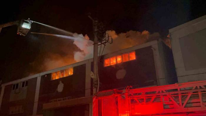 Bursa’da Mobilya İmalathanesi Alevlere Teslim Oldu