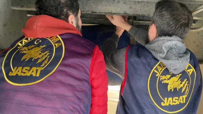 Jasat Tırın Farklı Noktalarına Gizlenmiş 190 Karton Kaçak Sigara Yakaladı