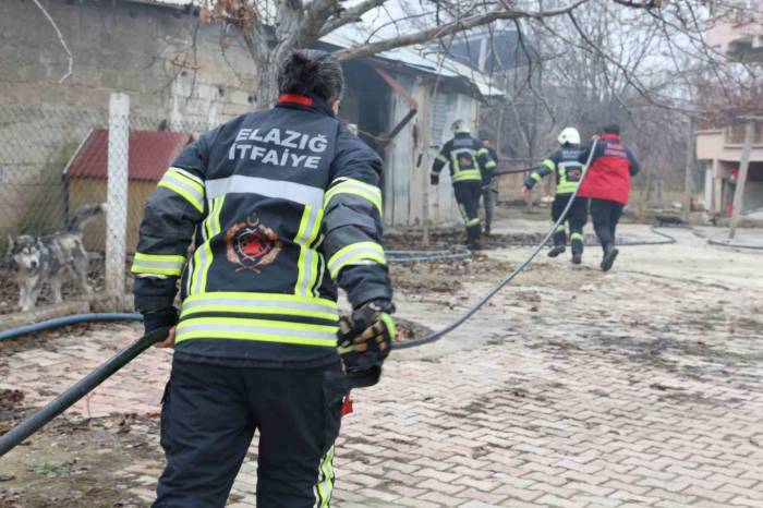 Elazığ’da Depo Yangını