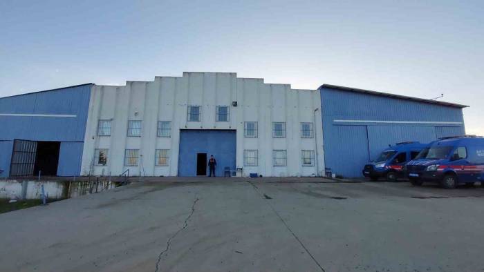 Fabrikayı Uyuşturucu Serasına Çevirmişlerdi: Bekçi Ve Patron Tutuklandı