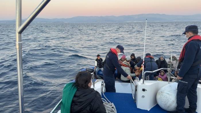 İzmir Açıklarında 199 Düzensiz Göçmen Karaya Çıkartıldı