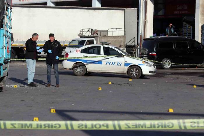 Hal Kompleksinde Kanlı Karşılaşma: 1’i Ağır 2 Yaralı