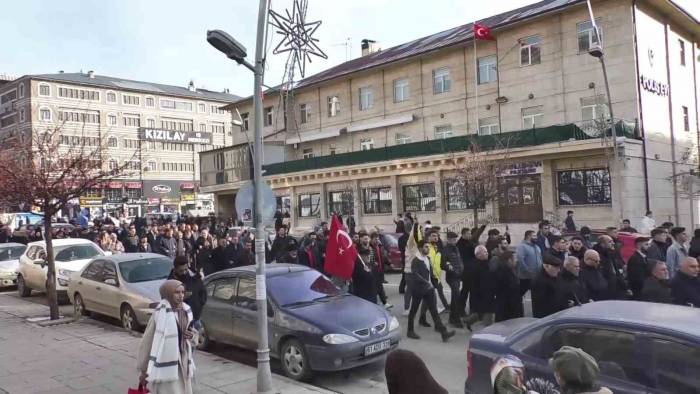 Ülkü Ocakları Şehitler İçin Yürüdü