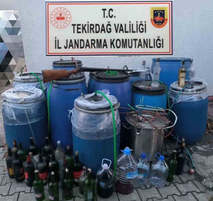 Yılbaşı Öncesi Darbe Üstüne Darbe: Bin 780 Litre Sahte İçki Ele Geçirildi