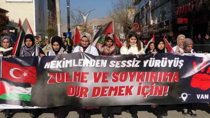 Van’daki Hekimlerden Sessiz Yürüyüş