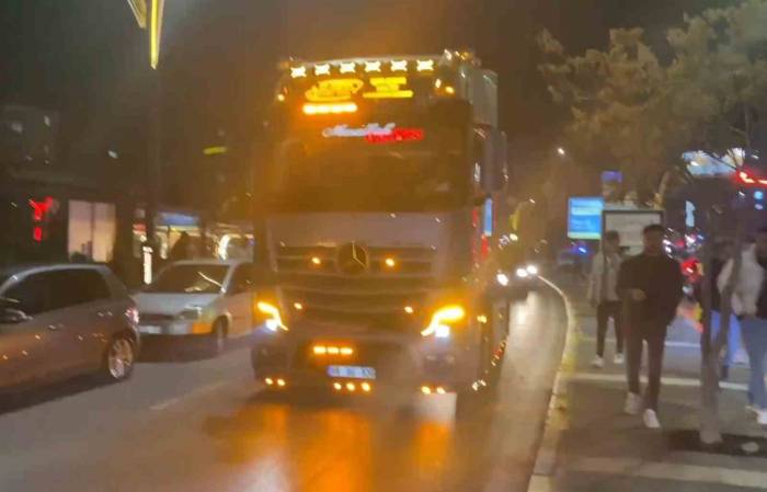 Çakar Işık Taktıran Tır Sürücüsüne 4 Bin 64 Tl Ceza Kesildi