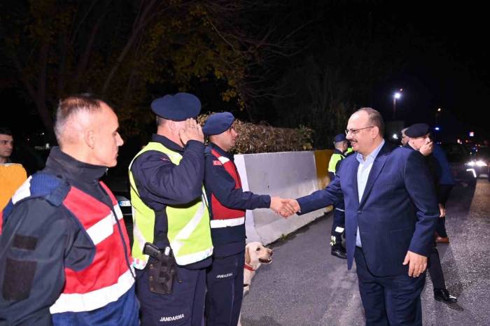 Vali Canbolat, Görev Başındaki Ekipleri Ziyaret Etti