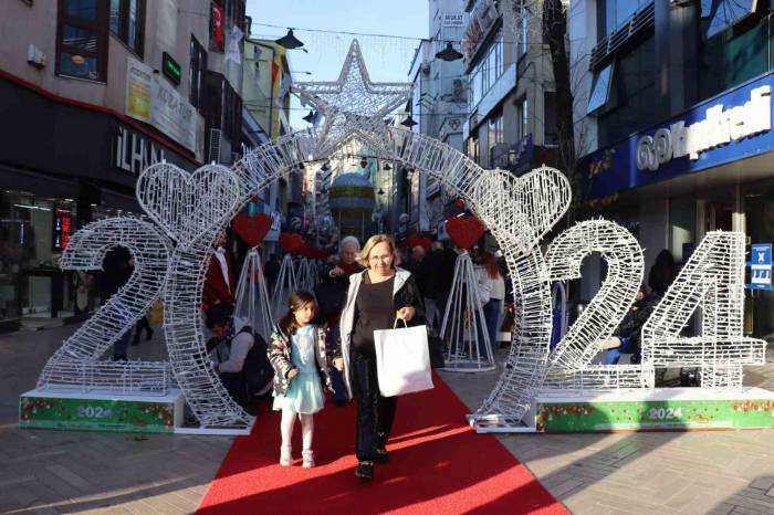 Vatandaşın Ayağına Kırmızı Halı Serildi