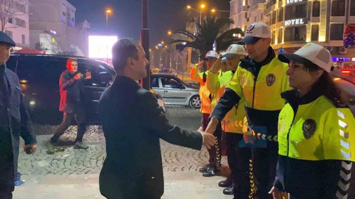 Çanakkale Valisi Aktaş Yılbaşında Görev Başındaki Personeli Ziyaret Etti