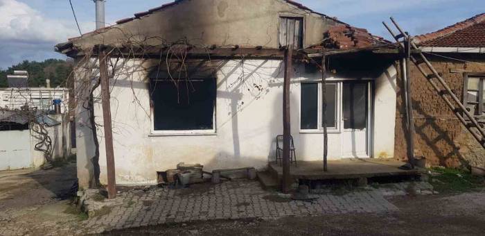 Bayramiç’te Ev Yangında 81 Yaşındaki Kadın Hayatını Kaybetti