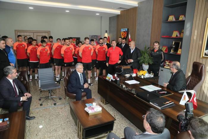 Bakan Özhaseki’dne Kayserispor’a Ziyaret