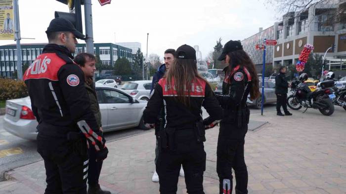 Edirne Emniyetinden Yılbaşı Denetimi: Kentin Dört Bir Yanında Gbt Kontrolü Yapılıyor