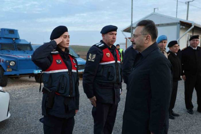 Eskişehir Valisi Aksoy Yeni Yıla Görevi Başında Girecek Olan Personeli Ziyaret Etti