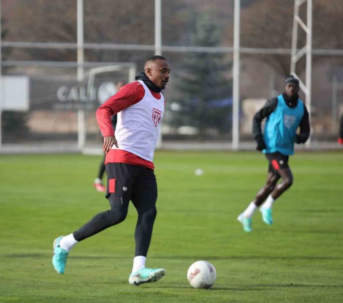 Sivasspor 2023’ün Son Antrenmanını Gerçekleştirdi