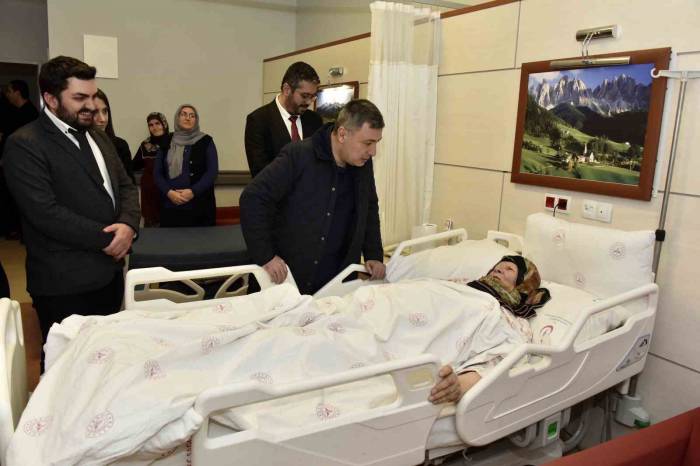 Vali Tanrısever’den Yeni Yıl Ziyaretleri