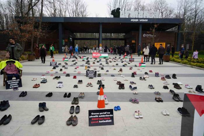 Yüzlerce Ayakkabıyı Gören, Dönüp Bir Daha Baktı