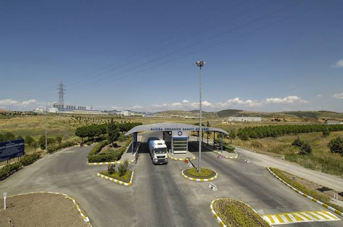 İzmir’de Üzerine Kalıp Düşen İşçi Hayatını Kaybetti
