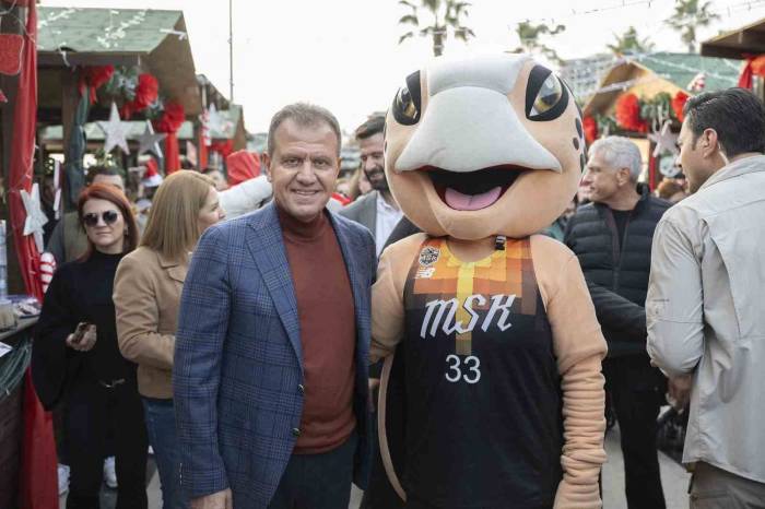 Seçer, Yılbaşı Pazarında Vatandaşlarla Bir Araya Geldi