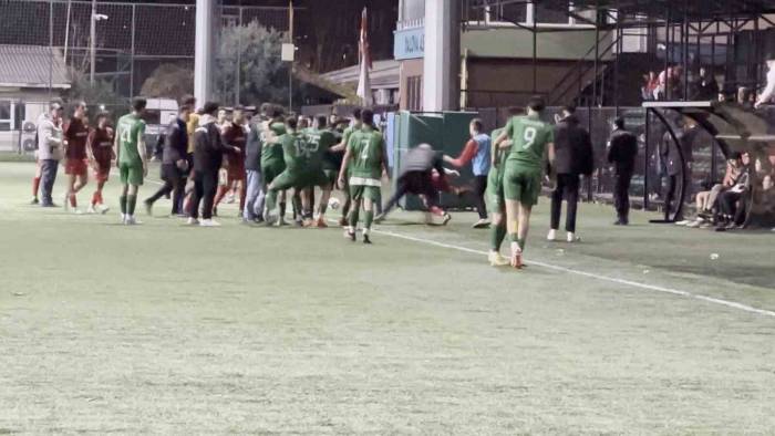 Yalova’da Gençler Maçında Olaylar Çıktı: 8 Kırmızı, 5 Sarı Kart
