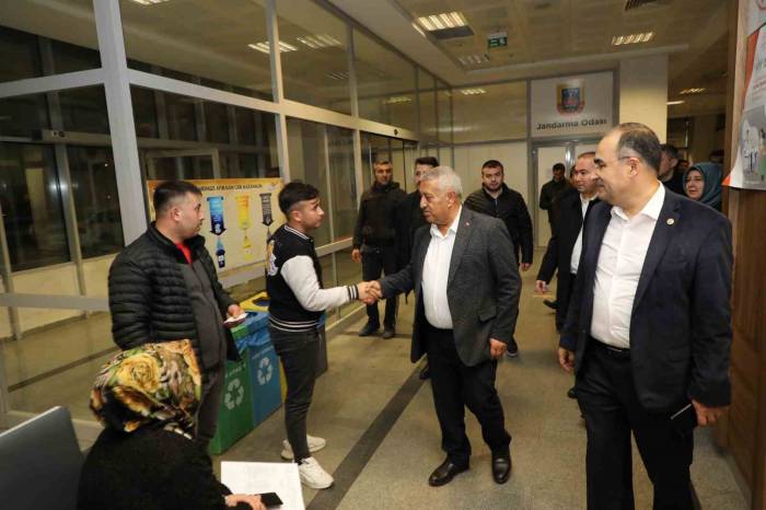 Başkan Zeybek Belediye Birimlerinin Yeni Yılını Kutladı