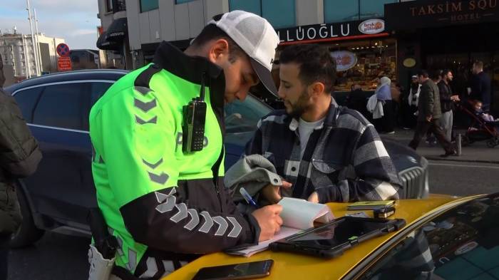 Taksim’de Yılın İlk Ticari Taksi Denetimi Yapıldı: 5 Sürücüye 32 Bin Tl Ceza