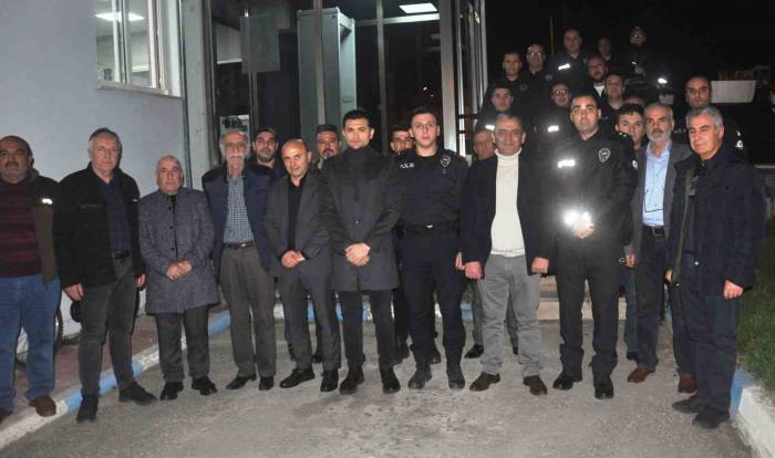 Yılbaşı Gecesi Yalnız Değillerdi