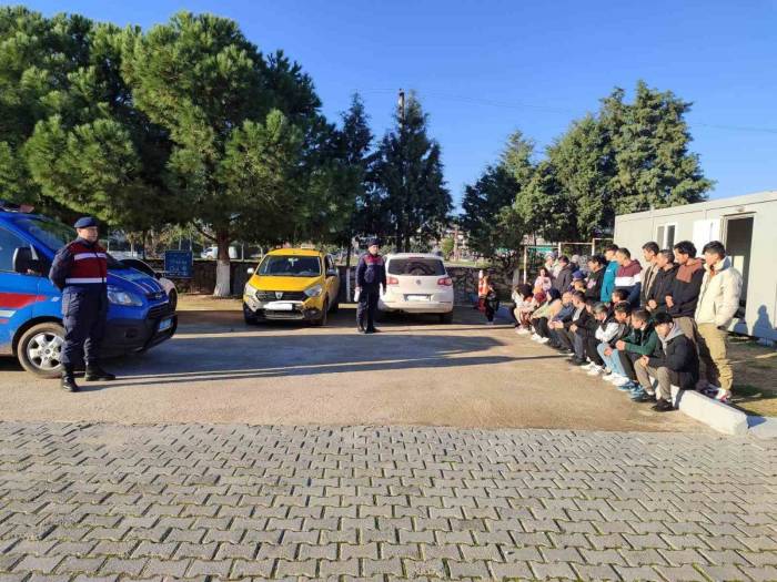 Didim’de 39 Düzensiz Göçmen Ve 4 Organizatör Yakalandı