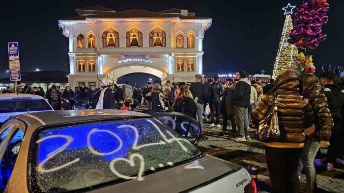 Bandırma 2024’e Merhaba Dedi