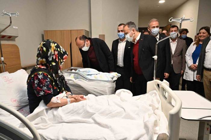 Bursa’da 2023’ün Son, 2024’ün İlk Bebekleri Dünyaya Geldi