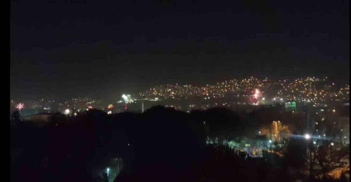 Bursa Yeni Yıla Havai Fişekler Ve Silah Sesleriyle Girdi