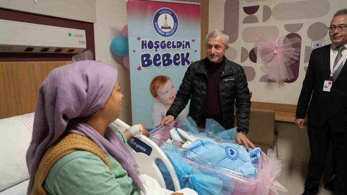 Gaziantep’te Yeni Yılın İlk Bebeği Dünyaya Gözlerini Açtı