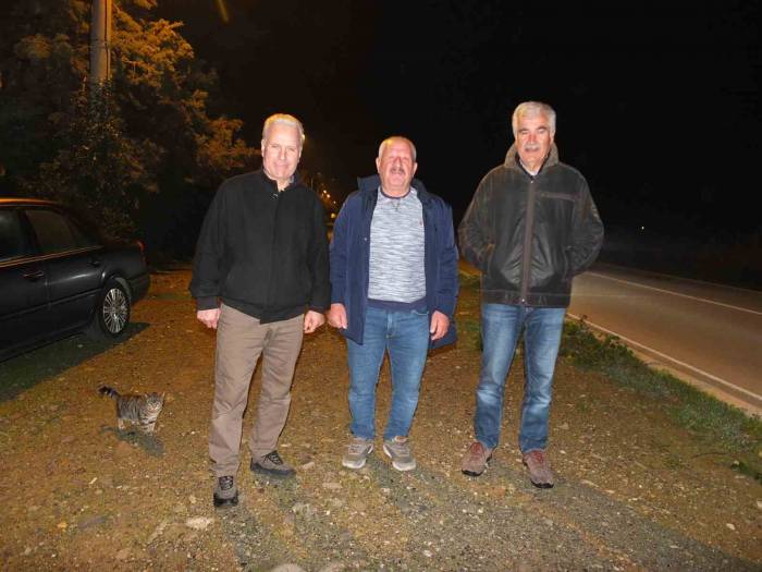 Burhaniyeli Vatandaşlar Büyükşehirden Kaldırım İstedi