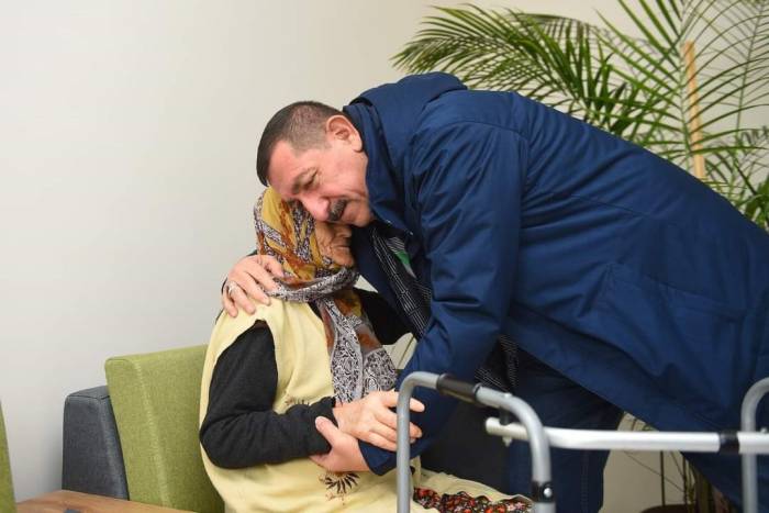 Başkan Vidinlioğlu Yeni Yıla Görev Başındaki Ekipler Ve Huzurevi Sakinleri İle Girdi