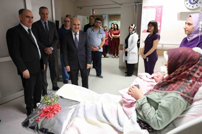 Konya’da 2024’ün İlk Bebeği Amine Bebek Oldu
