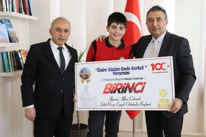 Ödül Törenine Katılamayan Öğrencilere Ödülleri Bayburt’ta Verildi