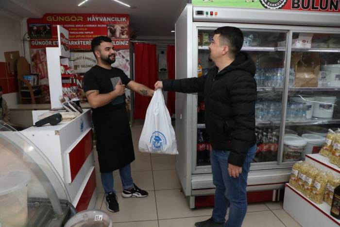 Odunpazarı Yılbaşında Çalışanları Unutmadı