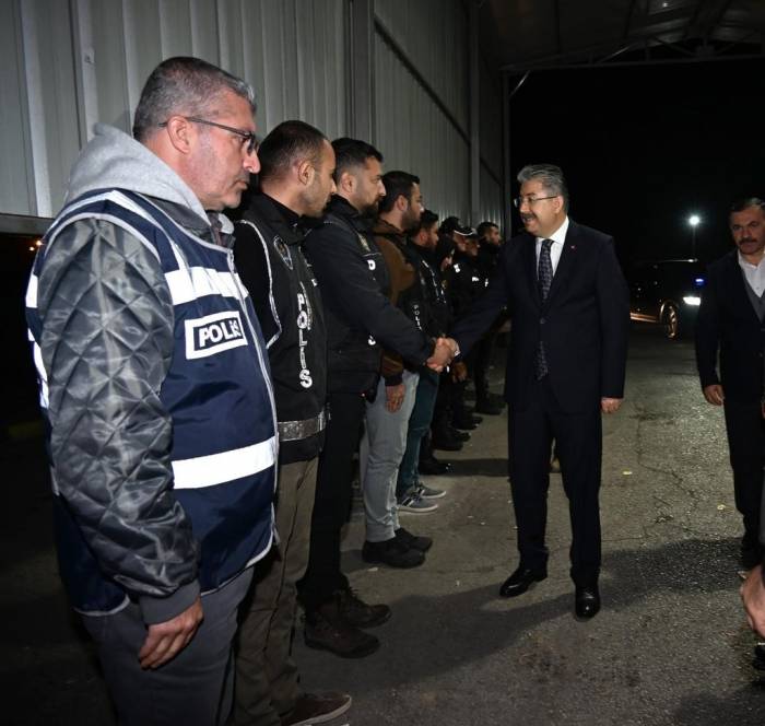 Osmaniye Valisi Yılmaz, Yeni Yıla Görevi Başında Girecek Olan Personeli Ziyaret Etti