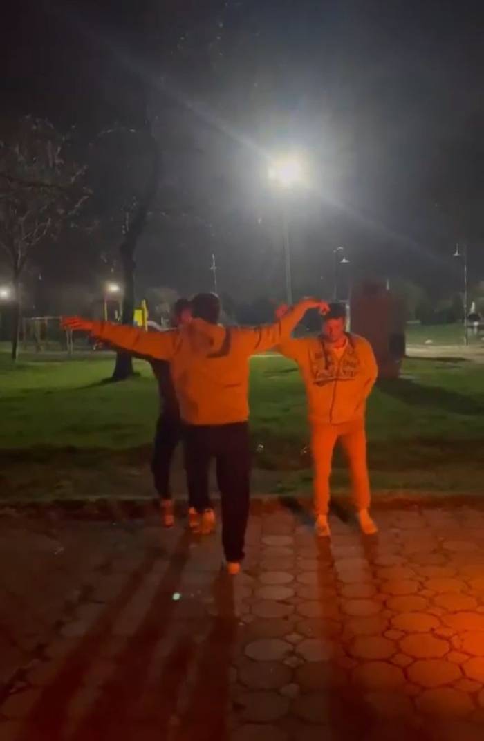 Sakarya’da 2024’ün İlk Dakikaları: Kimi Havaya Ateş Açtı, Kimi Sokaklarda Böyle Eğlendi