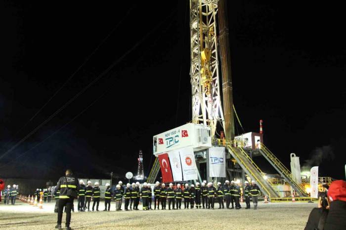 Enerji Ve Tabii Kaynaklar Bakanı Bayraktar, Şehit Esma Çevik Üretim İstasyonu’nda İncelemelerde Bulundu