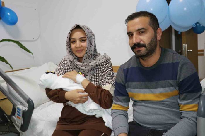 Yeni Yılın İlk Bebekleri Dünyaya Geldi