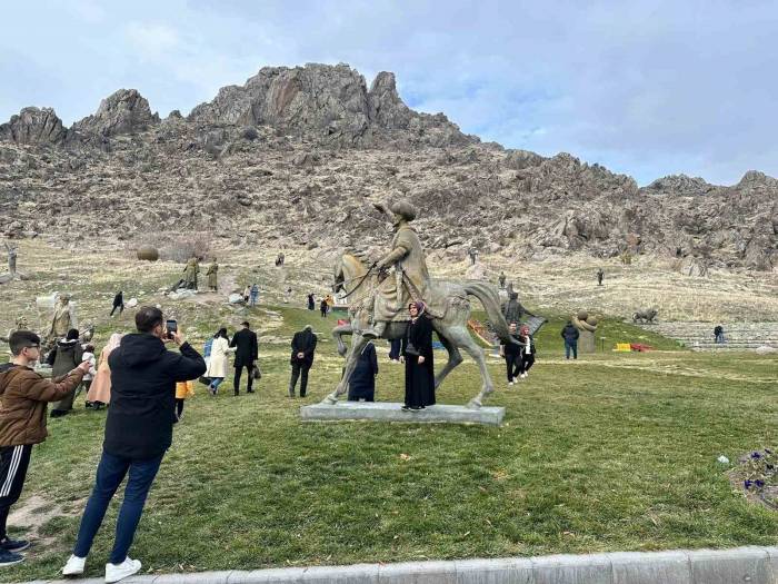 Yılbaşı Tatilini Fırsat Bilen Turistler Sivrihisar’a Akın Ettiler