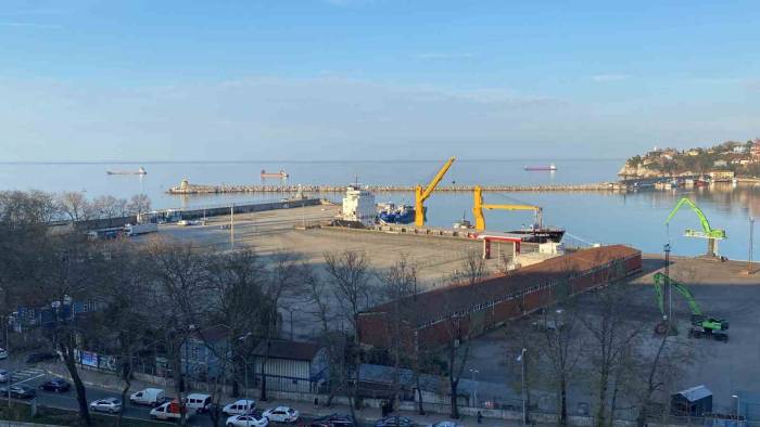 Demir Yüklü Gemi Zonguldak Açıklarında Arızalandı